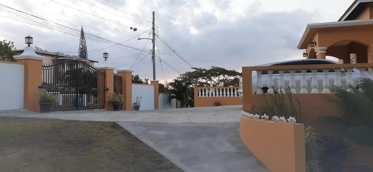 Modrians Bed & Breakfast Runaway Bay Jamaica